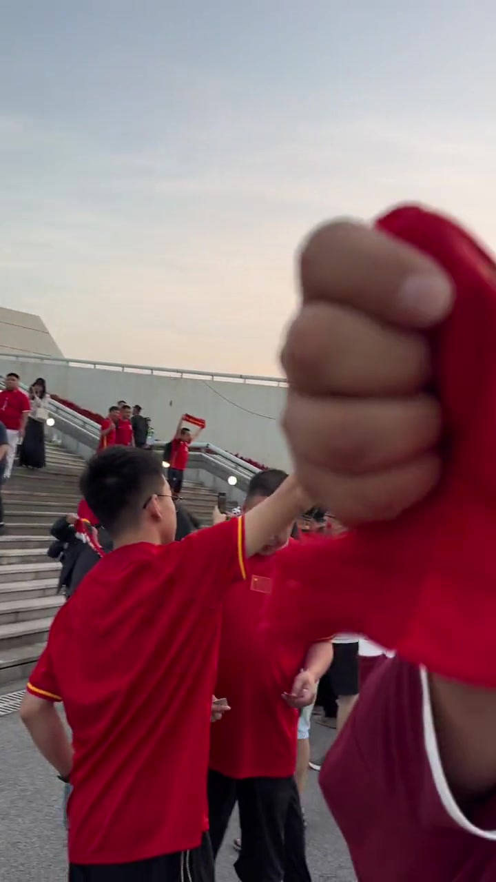 爱游戏官方网站入口登录-包含篮球比赛现场人山人海，球迷疯狂欢呼雀跃！的词条